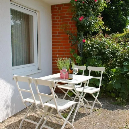 Unter Den Linden 2 *